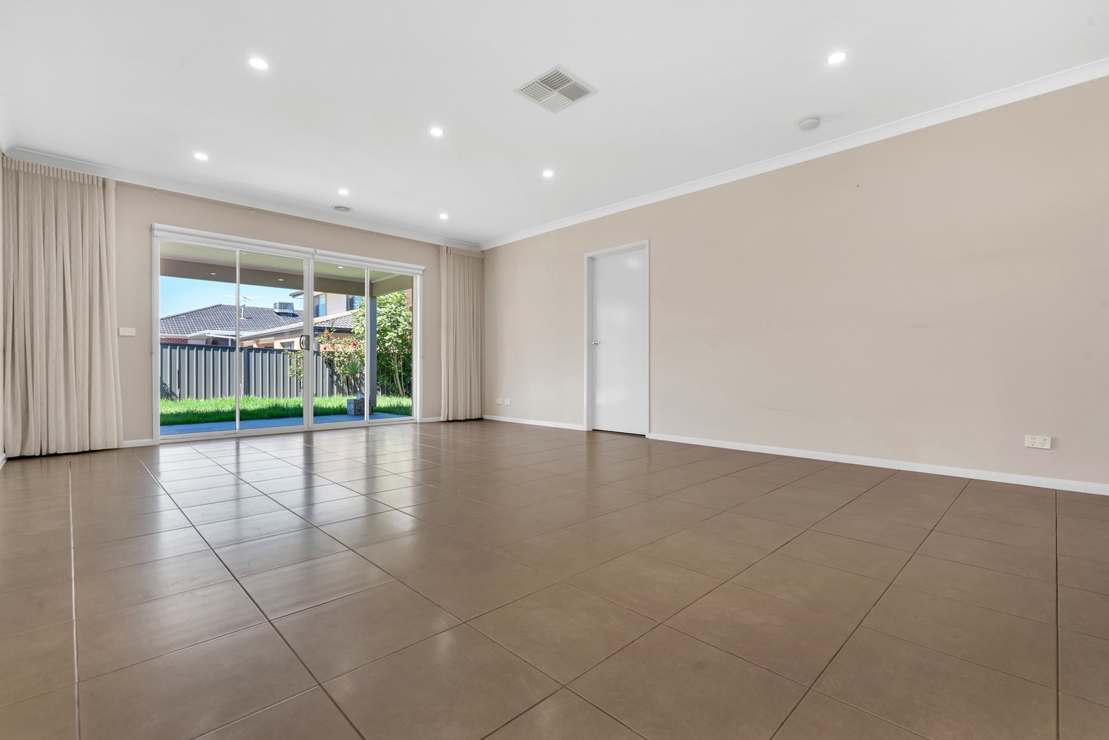 28 Ben Loman Circuit, Craigieburn, VIC 3064, Craigieburn - Thumbnail 3