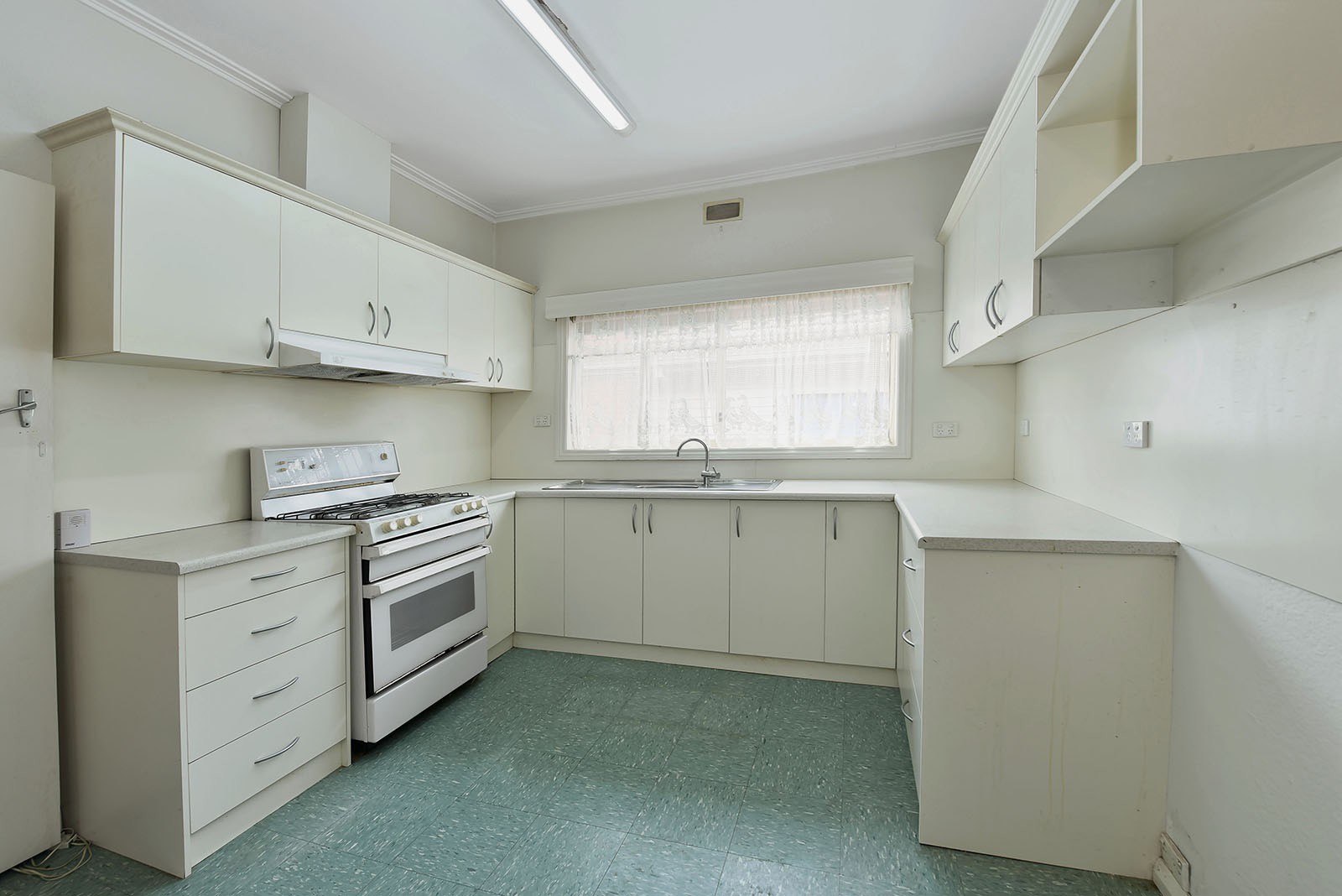 28 Bradshaw St, Essendon, VIC 3040, Essendon - Thumbnail 2