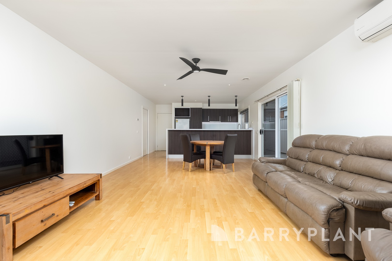 28 Breakwater Crescent, Point Cook, VIC 3030, Point Cook - Thumbnail 2
