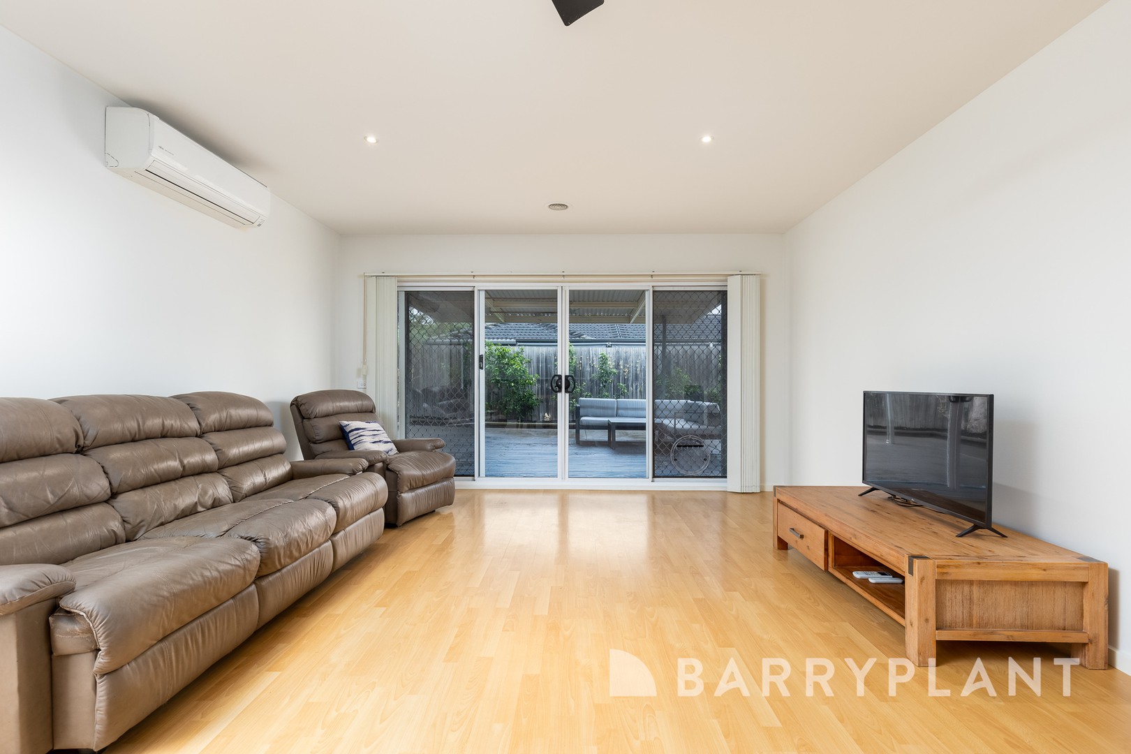 28 Breakwater Crescent, Point Cook, VIC 3030, Point Cook - Thumbnail 3