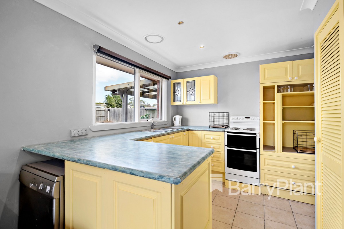 28 Carcoola Court, Rosebud, VIC 3939, Rosebud - Thumbnail 2