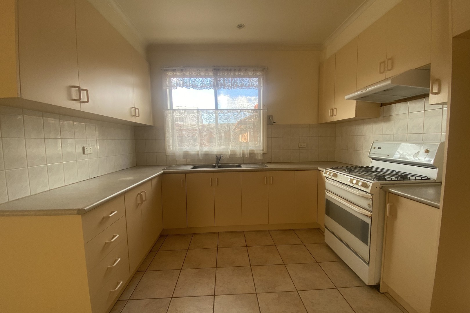 28 Chaleyer Street, Reservoir, VIC 3073, Reservoir - Thumbnail 3