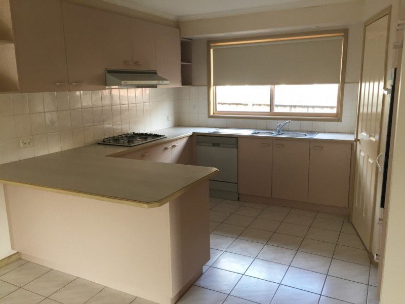 28 Chirnside Road, Berwick, VIC 3806 - Thumbnail 2 - 20/09/2021