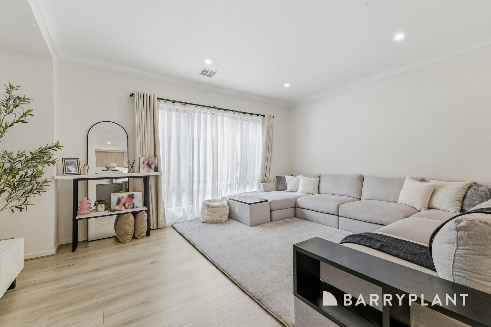28 Chittagong Drive, Clyde North, VIC 3978, Clyde North - Thumbnail 7