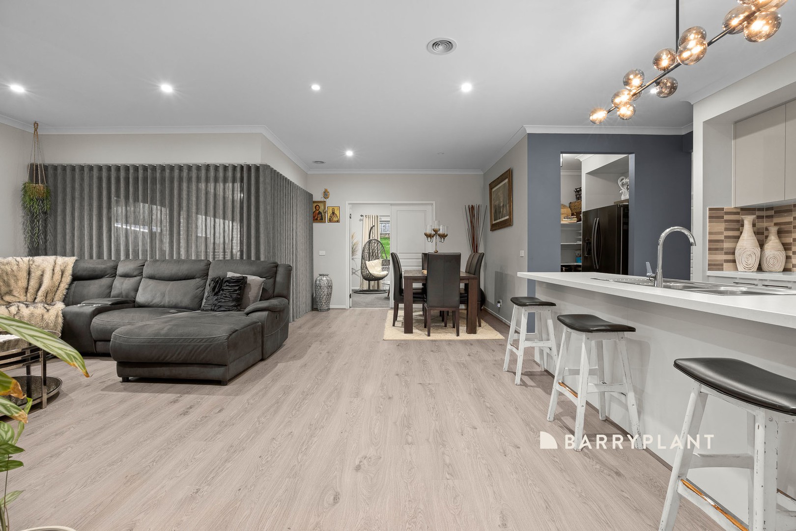 28 Claudia Crescent, Drouin, VIC 3818 - Thumbnail 2 - 09/09/2025