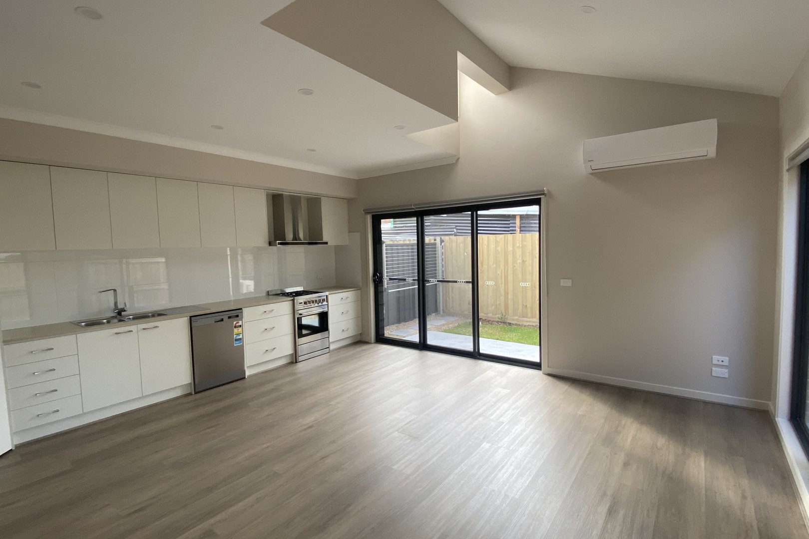 28 Corben Street, Reservoir, VIC 3073, Reservoir - Thumbnail 4