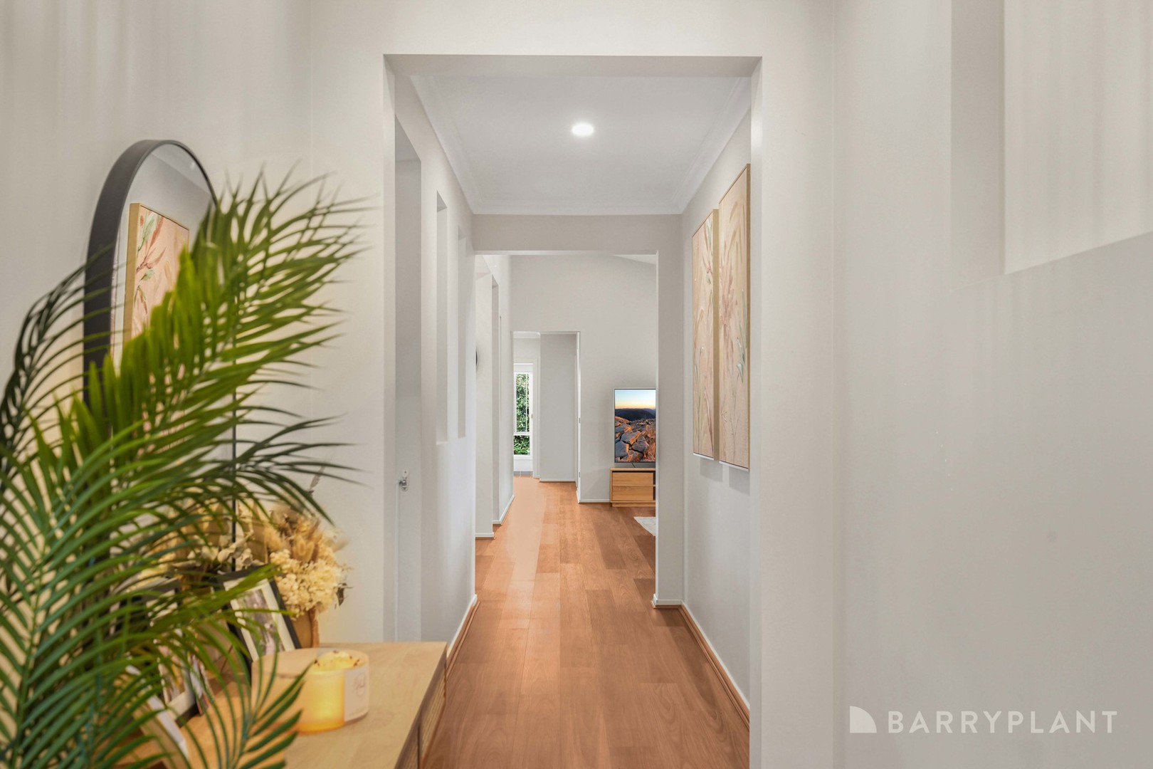 28 Davey Drive, Drouin, VIC 3818 - Thumbnail 2 - 04/07/2025