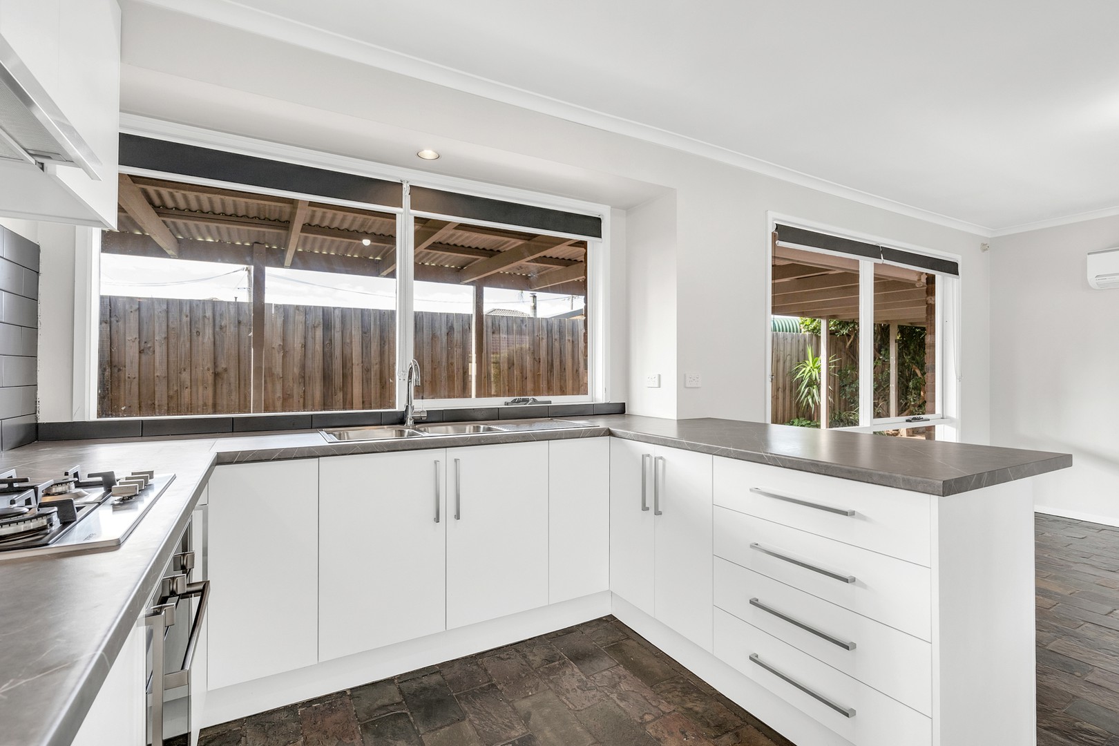 28 Dorchester Street, Craigieburn, VIC 3064, Craigieburn - Thumbnail 3
