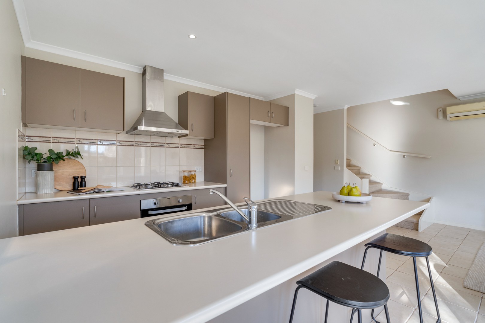 28 Earlston Place, Craigieburn, VIC 3064 - Thumbnail 1 - 06/05/2025