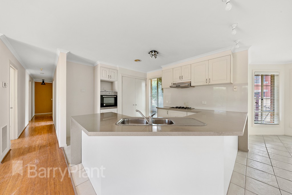 28 Edgbaston ParadeCaroline Springs, VIC 3023  - Leased, Caroline Springs - Thumbnail 2