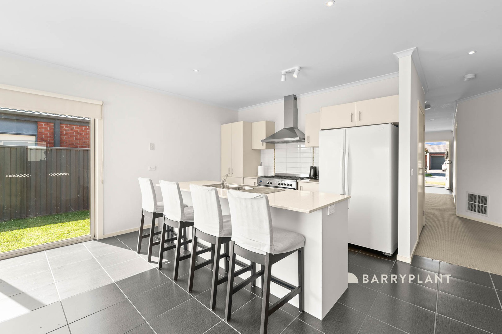 28 Elderberry Way, Pakenham, VIC 3810, Pakenham - Thumbnail 2