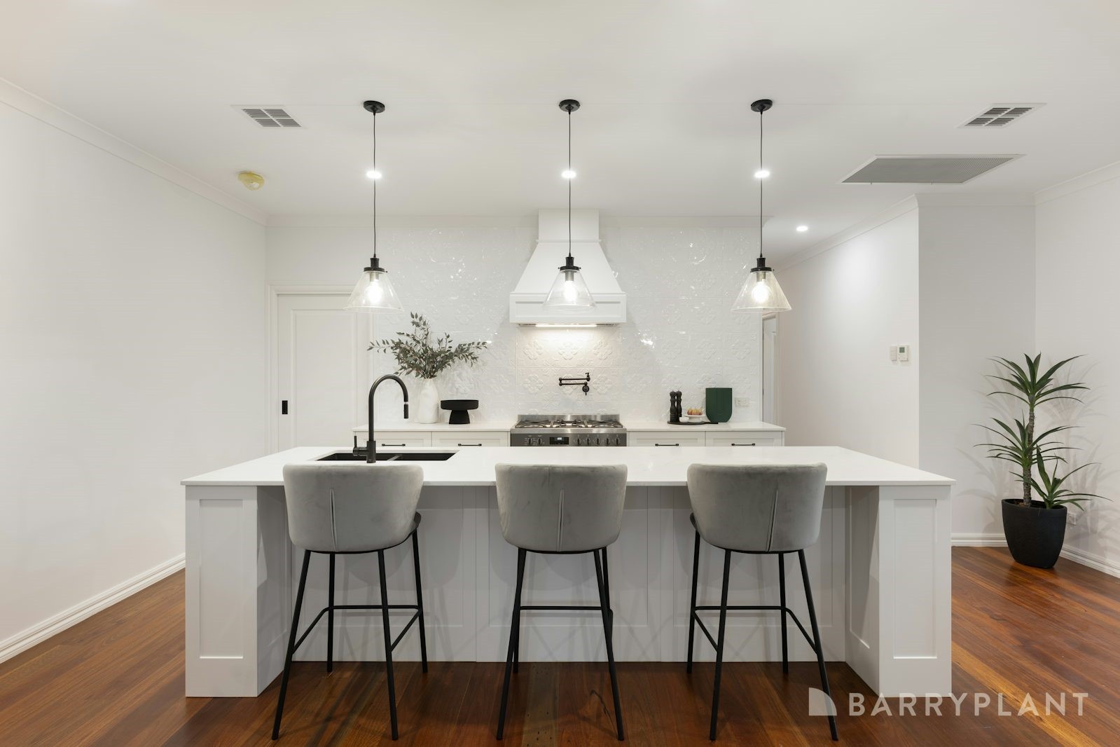 28 Grandview Crescent, Kinglake Central, VIC 3757 - Thumbnail 2 - 01/05/2024