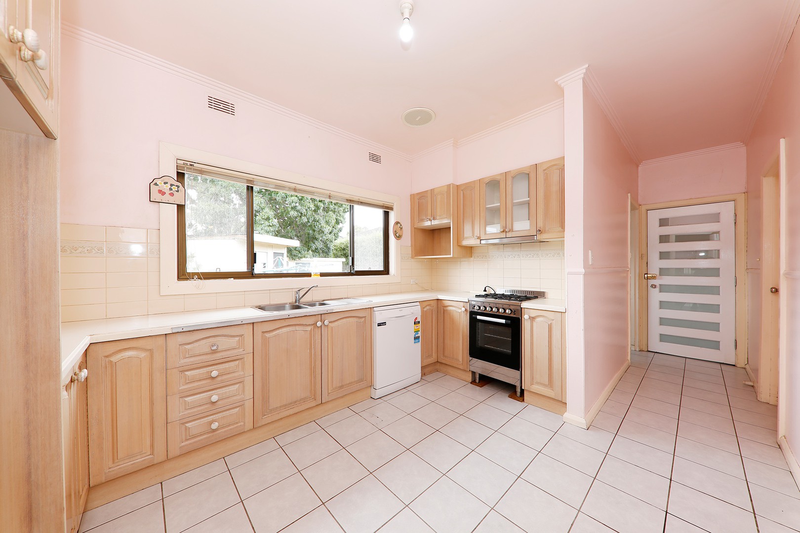 28 Grenfell Road, Mount Waverley, VIC 3149 - Thumbnail 2 - 02/12/2022