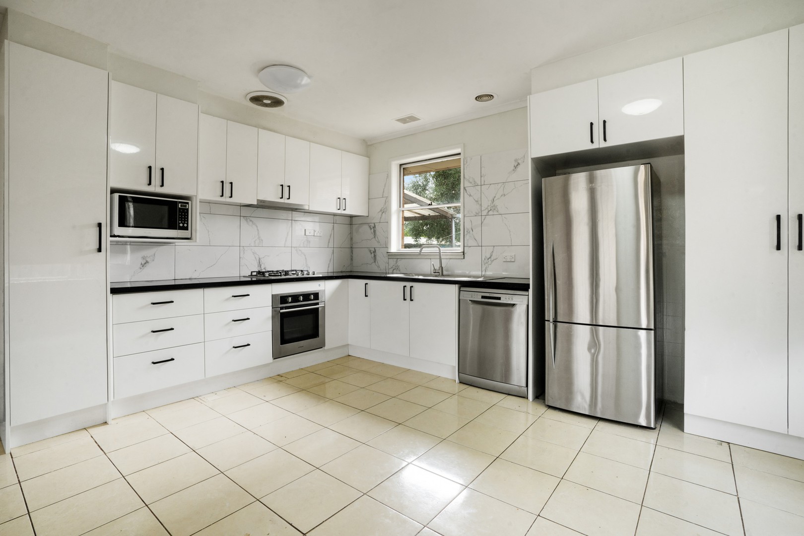 28 Guildford Avenue, Coolaroo, VIC 3048, Coolaroo - Thumbnail 2