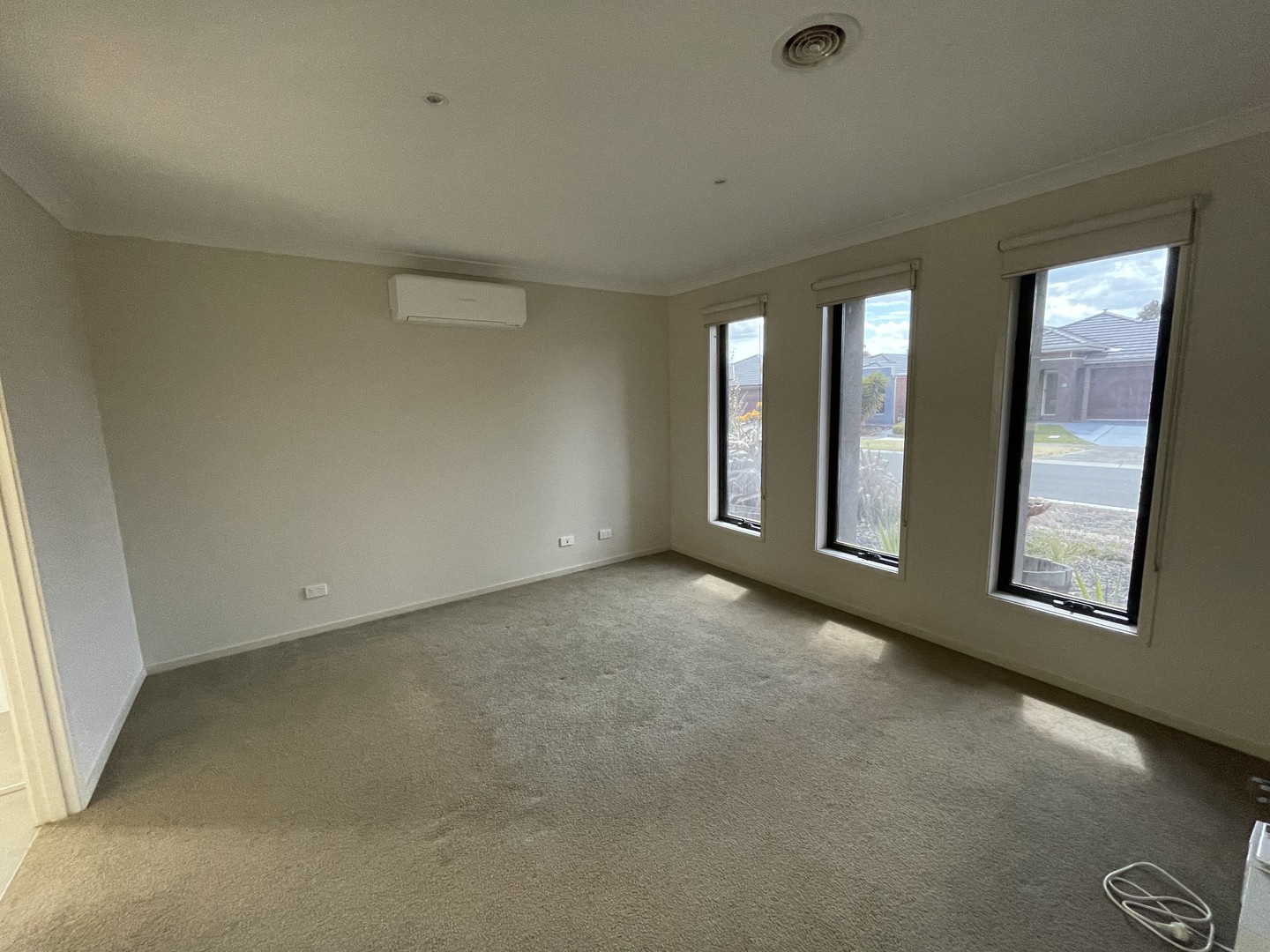 28 Hawkstone Road, Manor Lakes, VIC 3024, Manor Lakes - Thumbnail 2