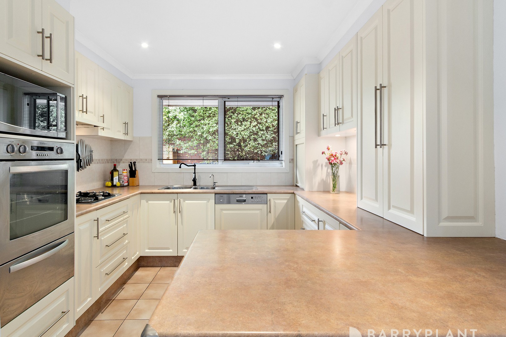 28 Helpmann Street, Wantirna South, VIC 3152, Wantirna South - Thumbnail 3