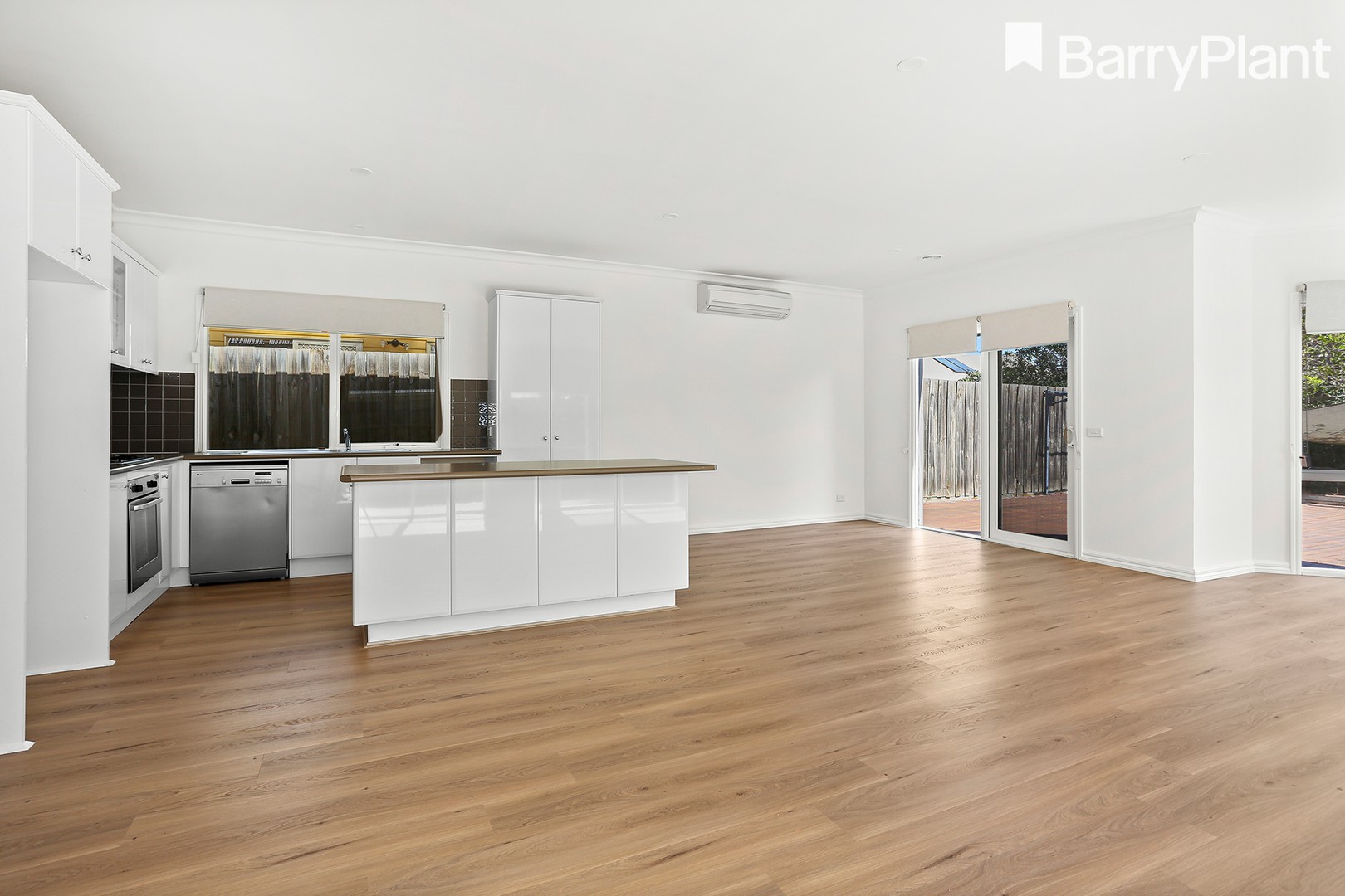 28 Kerford Crescent, Point Cook, VIC 3030, Point Cook - Thumbnail 2