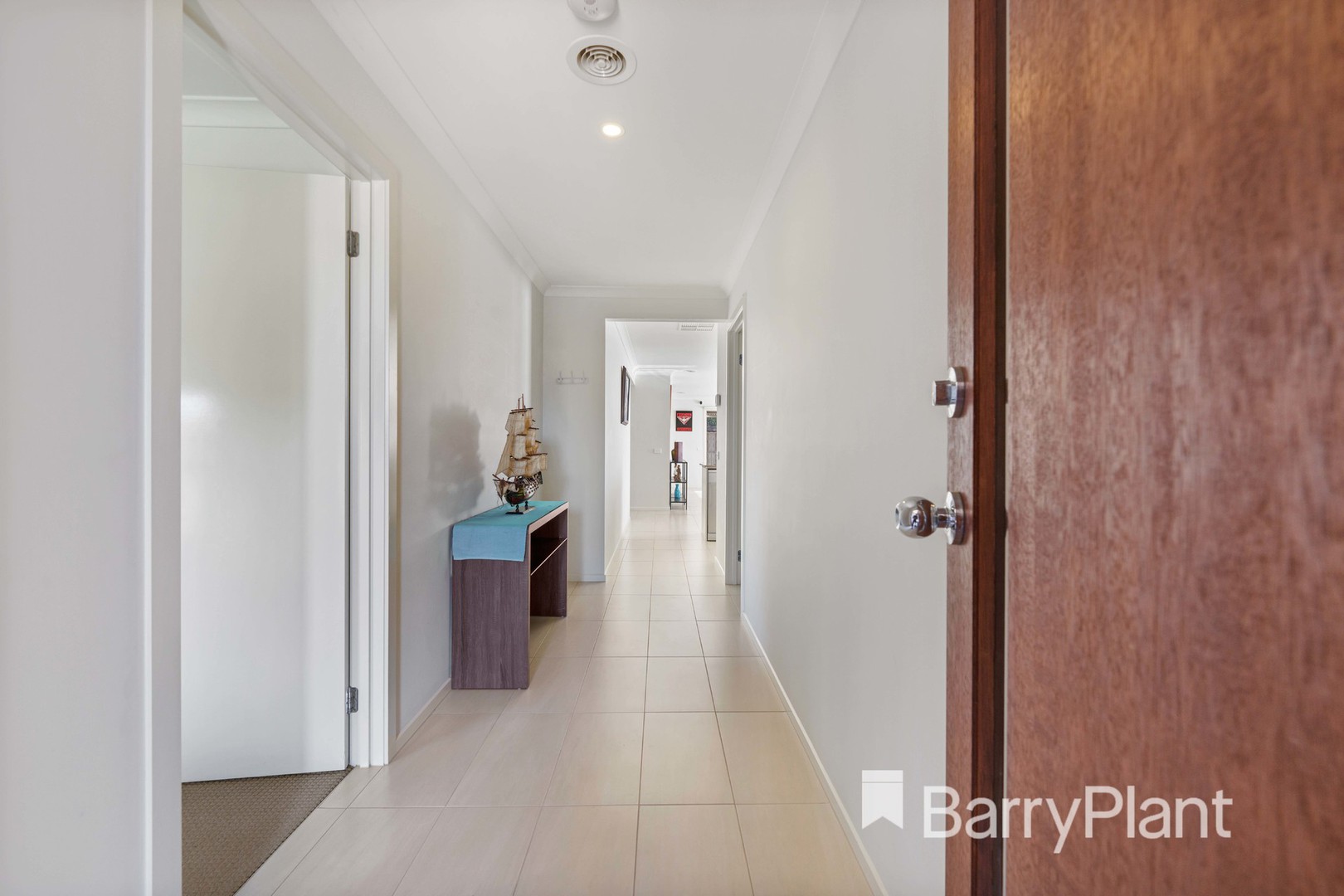 28 Kurrali Crescent, Werribee, VIC 3030, Werribee - Thumbnail 3