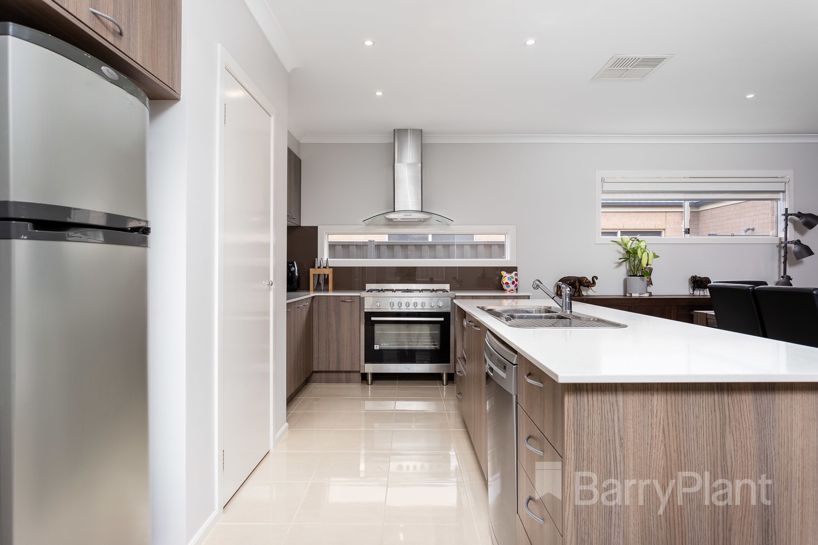 28 Lamington Drive, Tarneit, VIC 3029, Tarneit - Thumbnail 2