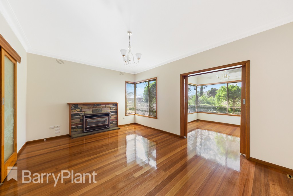 28 Larkspur Drive, St Albans, VIC 3021, St Albans - Thumbnail 2