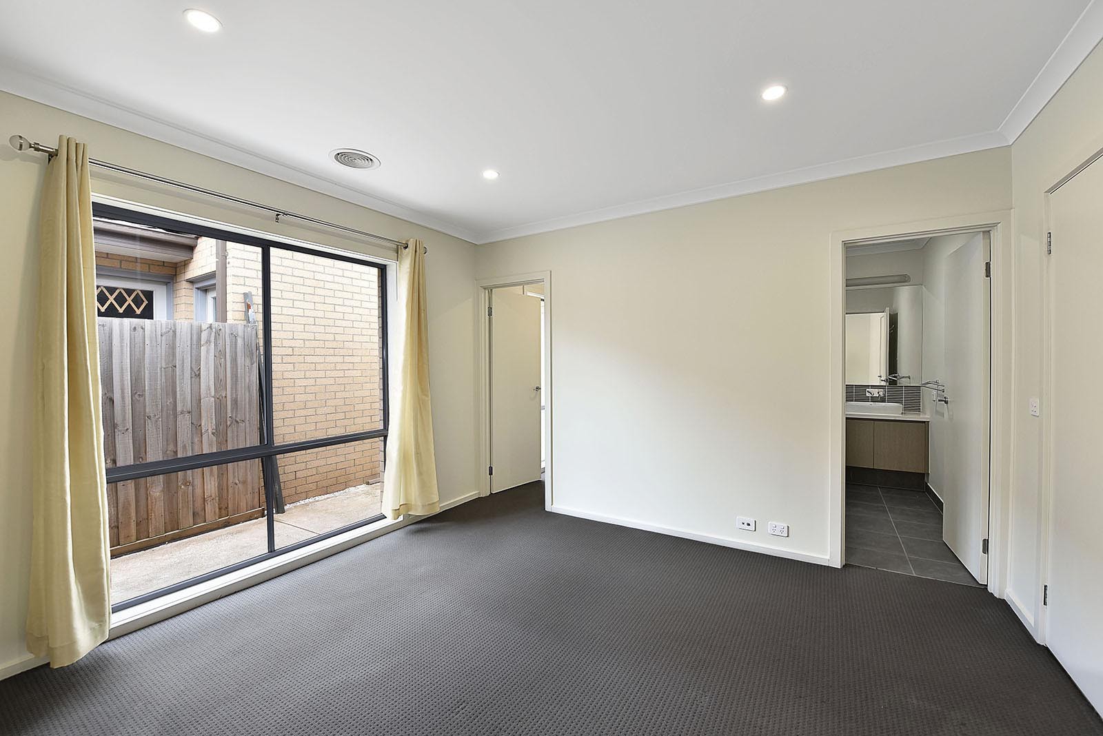 28 Loxley Cct, Westmeadows, VIC 3049, Westmeadows - Thumbnail 4