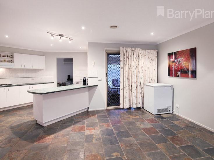 28 Mulberry Pass, Craigieburn, VIC 3064, Craigieburn - Thumbnail 3