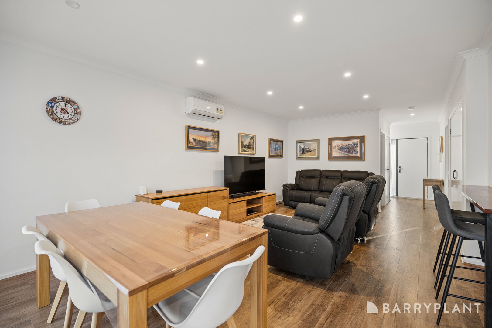 28 Obrien Parade, Pakenham, VIC 3810 - Thumbnail 2 - 05/08/2026