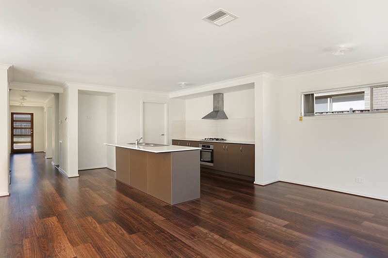 28 Oysterbay Chase, Sanctuary Lakes, VIC 3030, Point Cook - Thumbnail 4