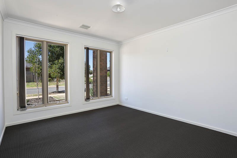 28 Oysterbay Chase, Sanctuary Lakes, VIC 3030, Point Cook - Thumbnail 5