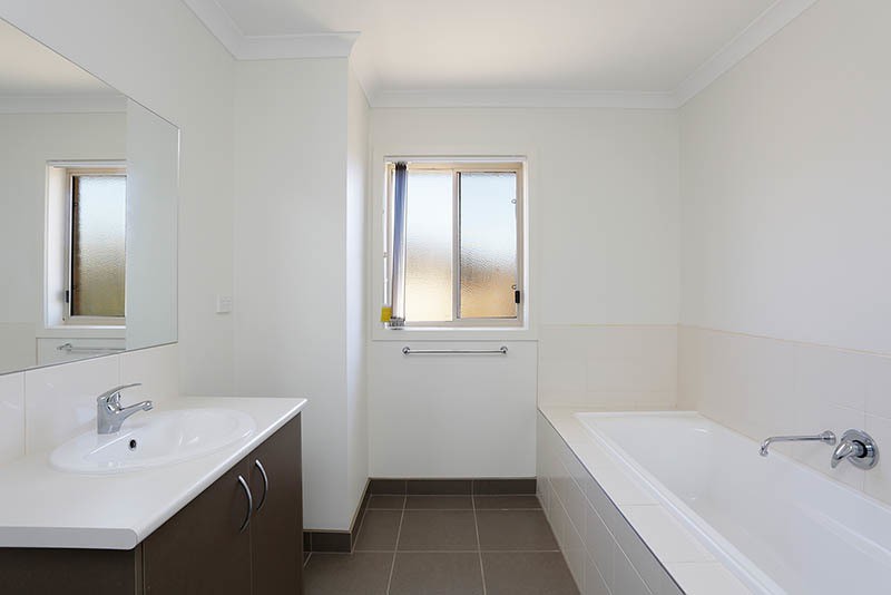 28 Oysterbay Chase, Sanctuary Lakes, VIC 3030, Point Cook - Thumbnail 6
