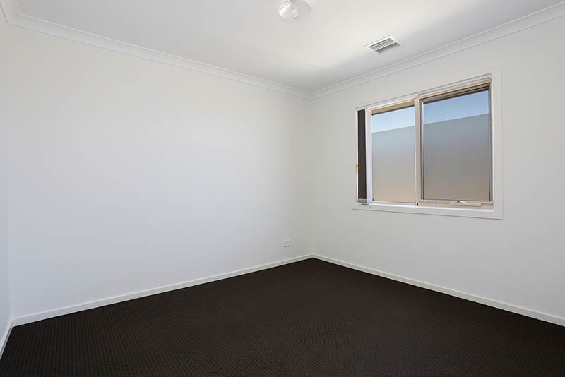 28 Oysterbay Chase, Sanctuary Lakes, VIC 3030, Point Cook - Thumbnail 8