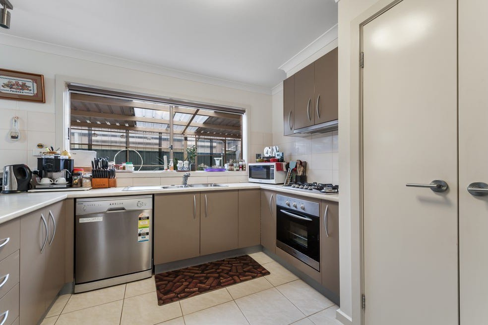 28 Peveril Avenue, Derrimut, VIC 3026, Derrimut - Thumbnail 2