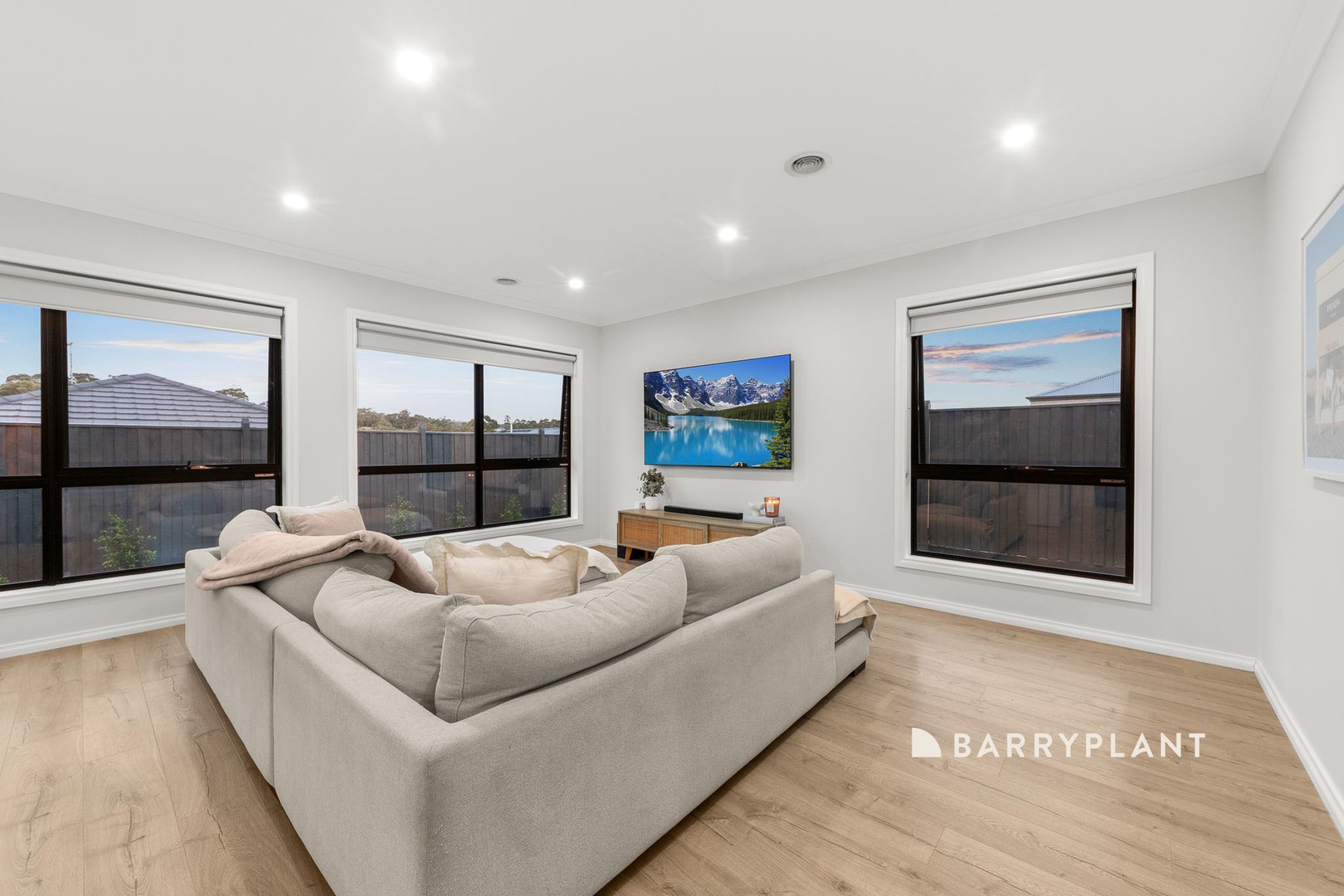 28 Phar Lap Avenue, Officer, VIC 3809, Officer - Thumbnail 4