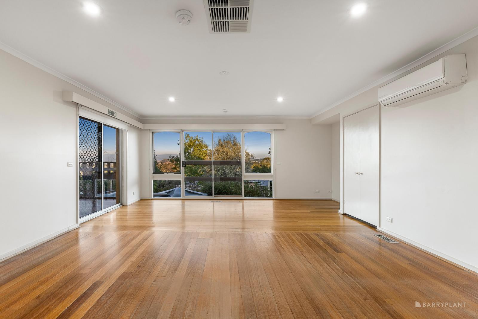 28 Polaris Way, Chirnside Park, VIC 3116 - Thumbnail 2 - 11/03/2025