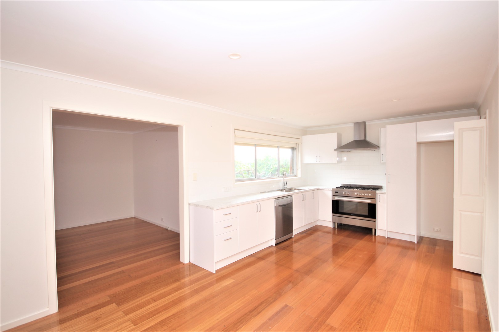 28 Rodbrough Crescent, Corio, VIC 3214, Corio - Thumbnail 4