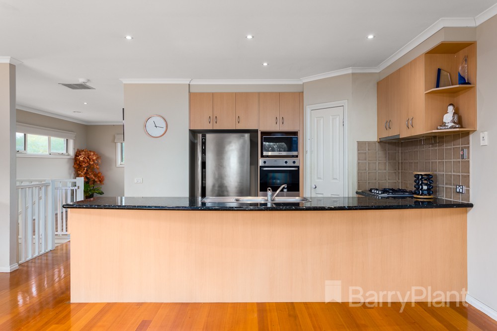 28 Scenic Drive, Sanctuary Lakes, VIC 3030, Sanctuary Lakes - Thumbnail 2
