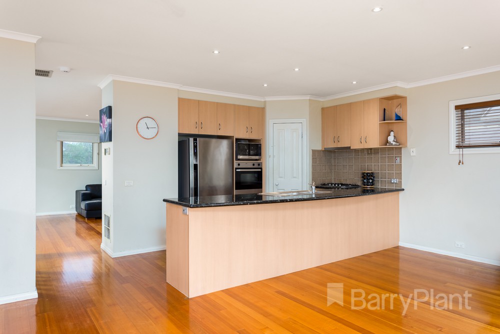 28 Scenic Drive, Sanctuary Lakes, VIC 3030, Sanctuary Lakes - Thumbnail 3