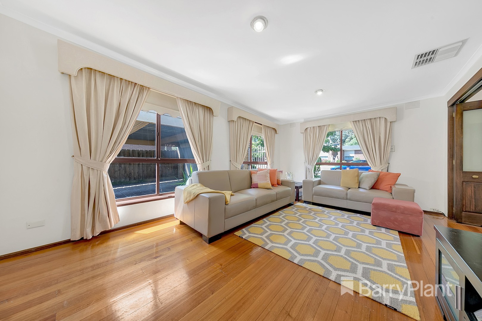 28 Streeton Circuit, Mill Park, VIC 3082 - Thumbnail 2 - 08/03/2023