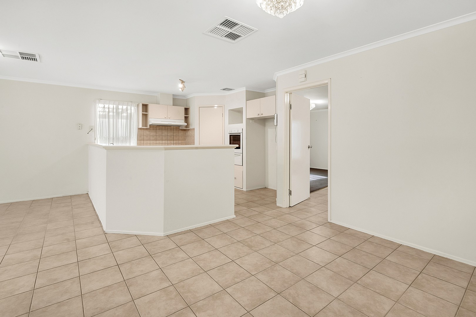 28 Sutherland Way, Roxburgh Park, VIC 3064, Roxburgh Park - Thumbnail 2