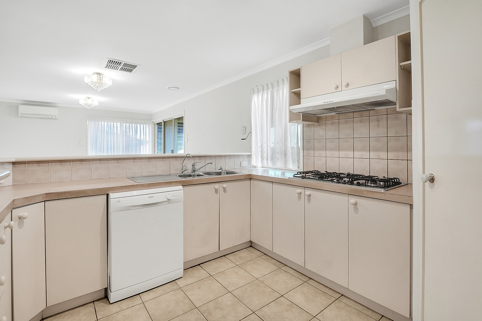 28 Sutherland Way, Roxburgh Park, VIC 3064, Roxburgh Park - Thumbnail 3