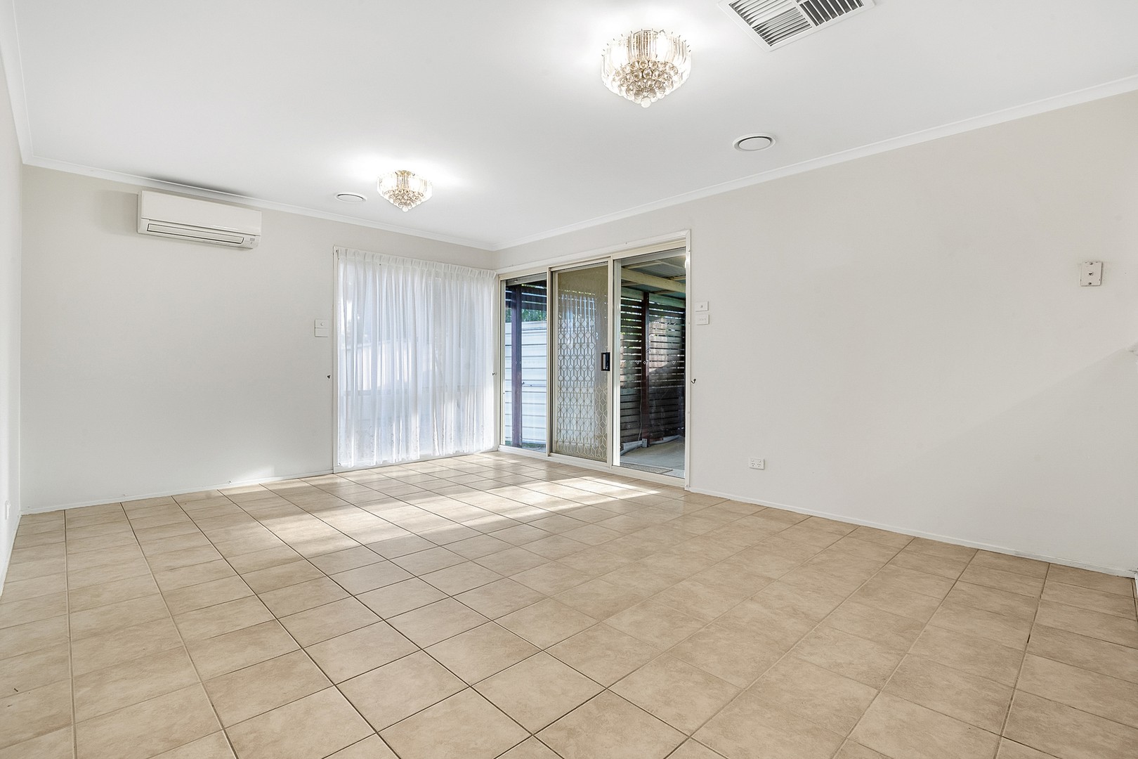 28 Sutherland Way, Roxburgh Park, VIC 3064, Roxburgh Park - Thumbnail 5