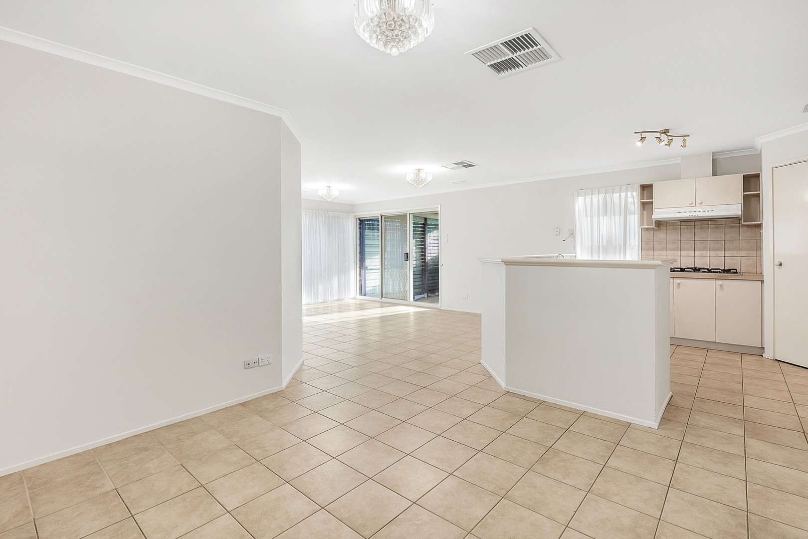 28 Sutherland Way, Roxburgh Park, VIC 3064, Roxburgh Park - Thumbnail 6