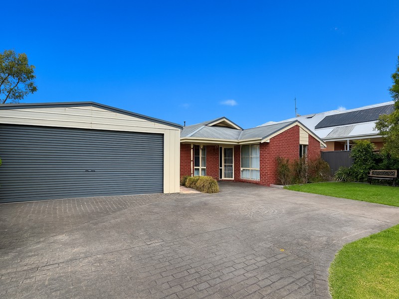 28 Thomas Place, Pakenham, VIC 3810 - Image - 10/12/2025