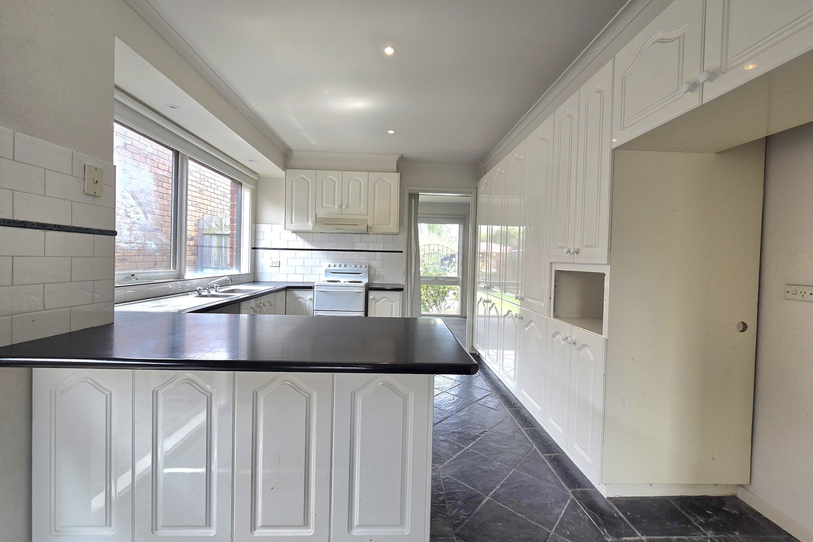 28 Valewood Drive, Kealba, VIC 3021, Kealba - Thumbnail 6