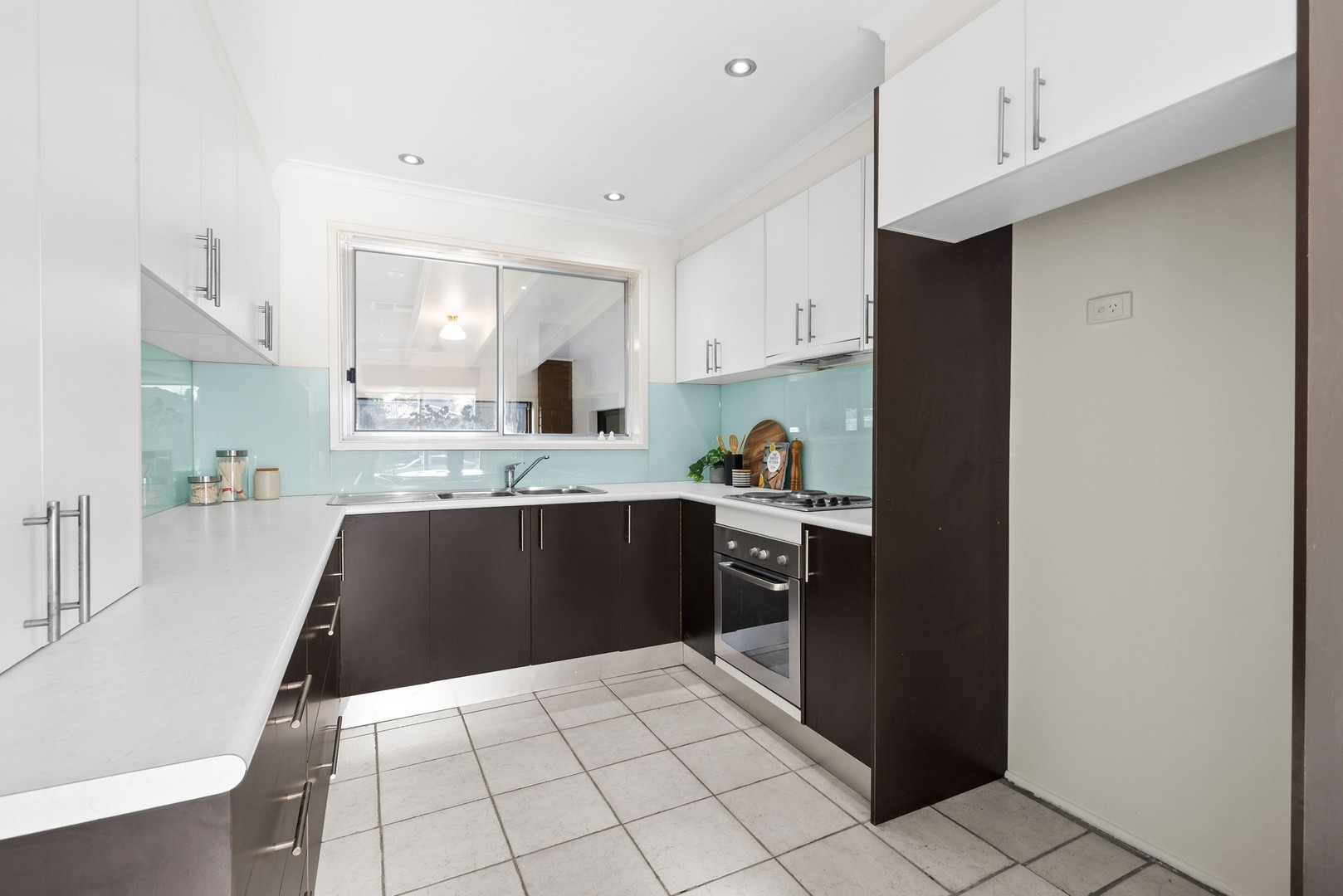 28 Vaucluse Avenue, Gladstone Park, VIC 3043, Gladstone Park - Thumbnail 4