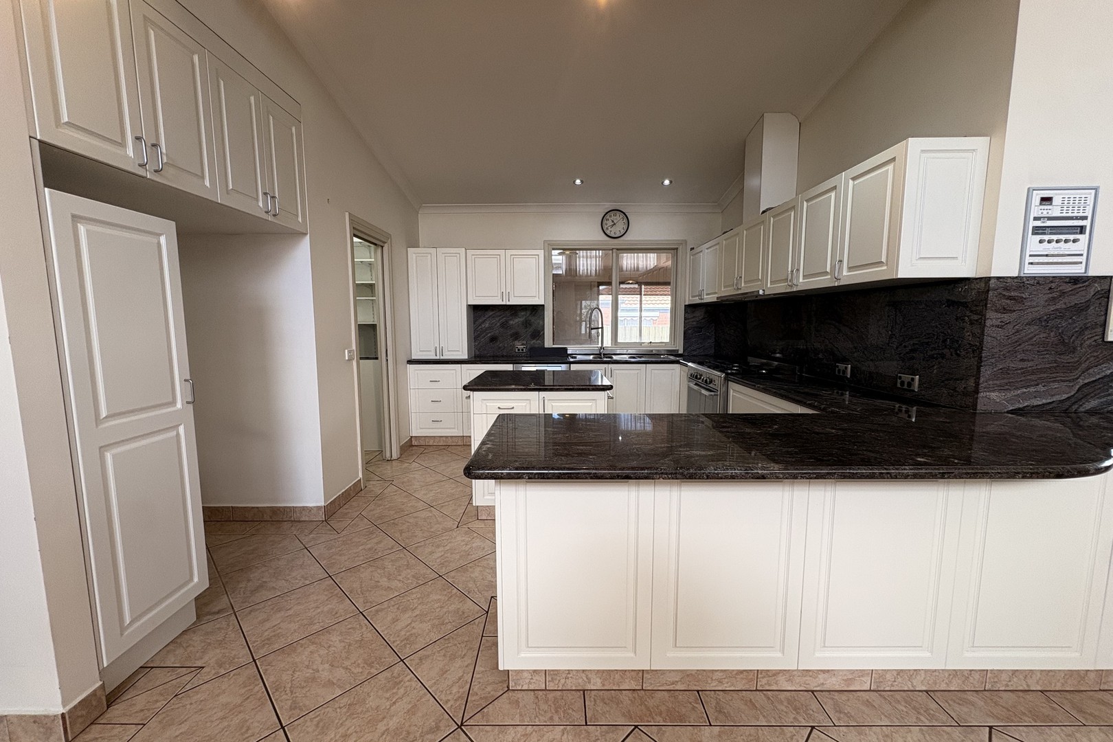 28 Verona Drive, Taylors Lakes, VIC 3038, Taylors Lakes - Thumbnail 3