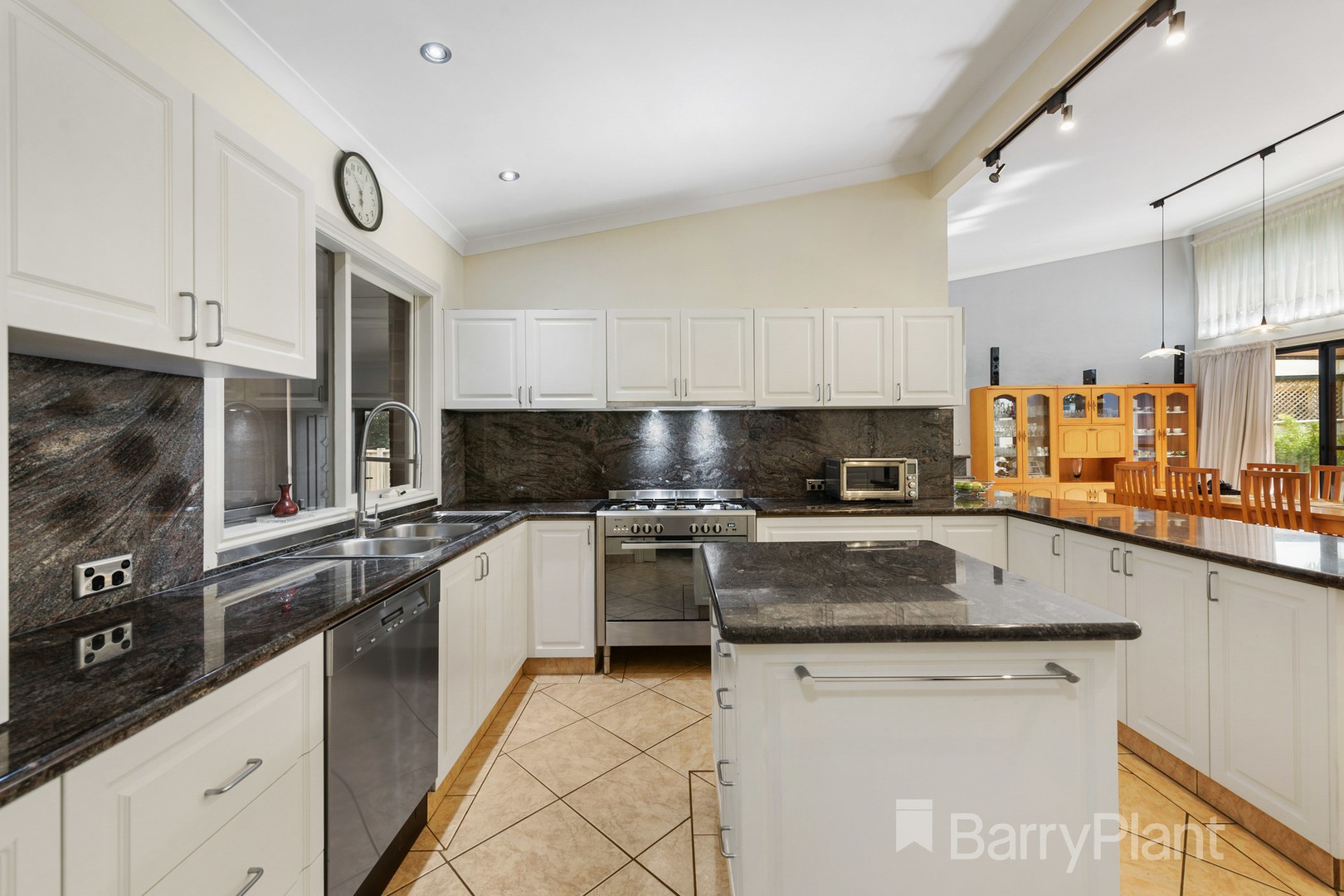 28 Verona Drive, Taylors Lakes, VIC 3038, Taylors Lakes - Thumbnail 5