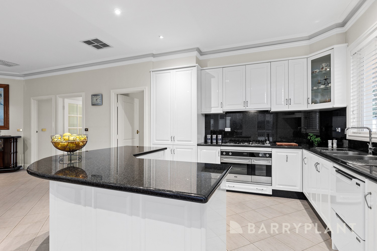 28 Viewgrand Way, Greensborough, VIC 3088, Greensborough - Thumbnail 3