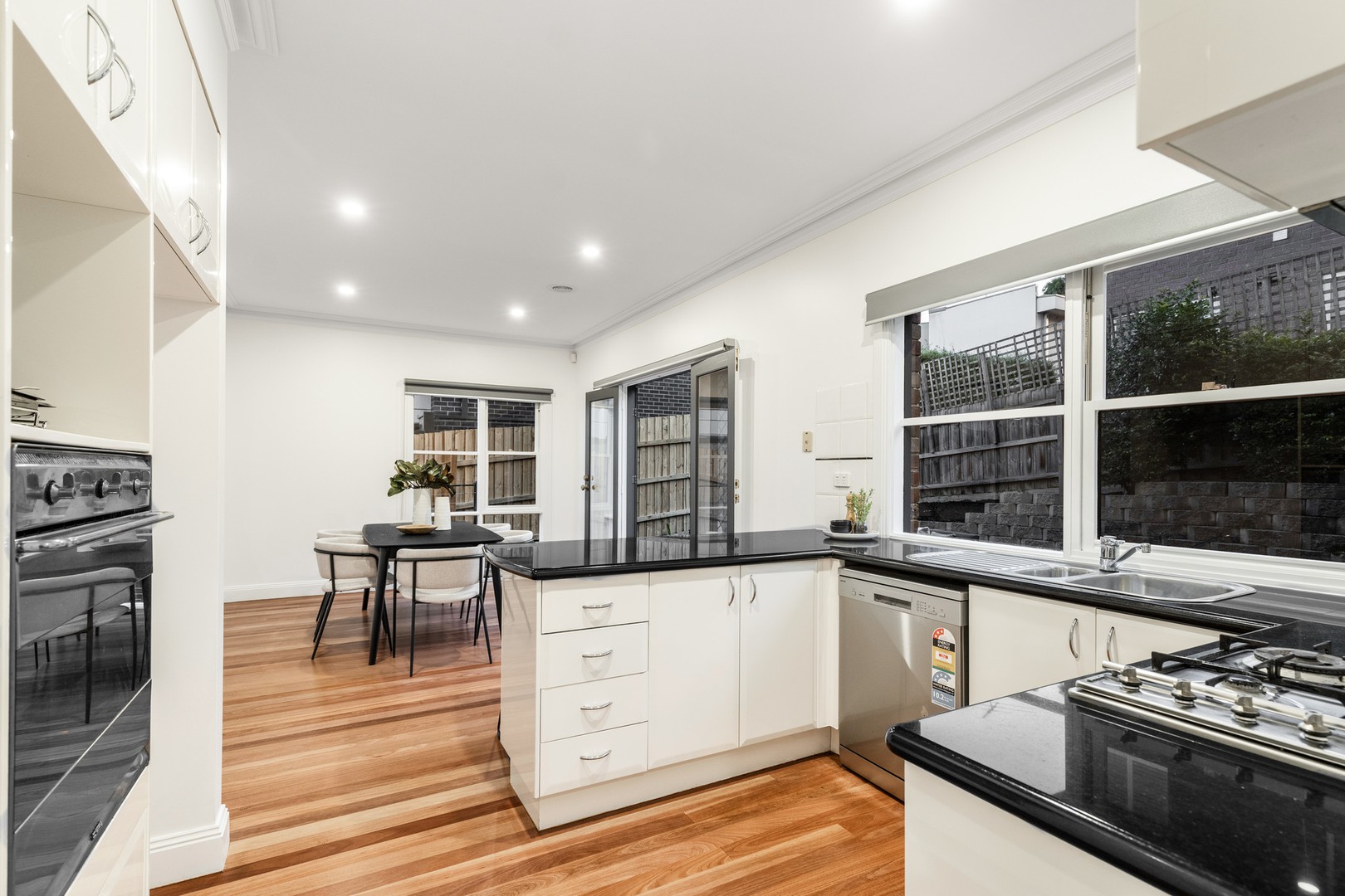 28 Warrigal Road, Surrey Hills, VIC 3127, Surrey Hills - Thumbnail 3