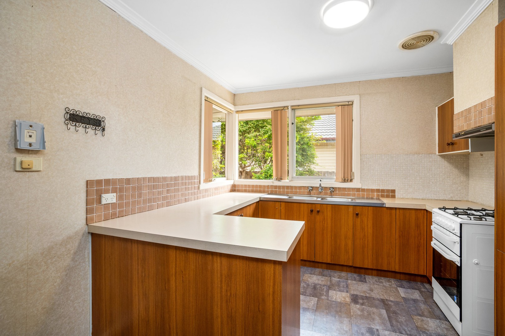 28 Watsons Road, Newcomb, VIC 3219, Newcomb - Thumbnail 3